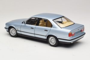 BMW 535i E34 Jasnoniebieski Metalik Minichamps 1:18 100024007 Metal — zdjęcie 7 z 8