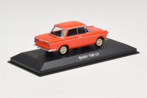 BMW 700 LS Czerwony Maxichamps 1:43 940023701 Metal — zdjęcie 2 z 5