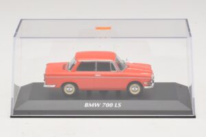 BMW 700 LS Czerwony Maxichamps 1:43 940023701 Metal — zdjęcie 4 z 5