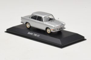 BMW 700 LS Srebrny Maxichamps 1:43 940023700 Metal — zdjęcie 3 z 5