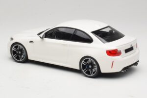 BMW M2 F87 Biały Minichamps 1:18 155026104 Metal — zdjęcie 5 z 6