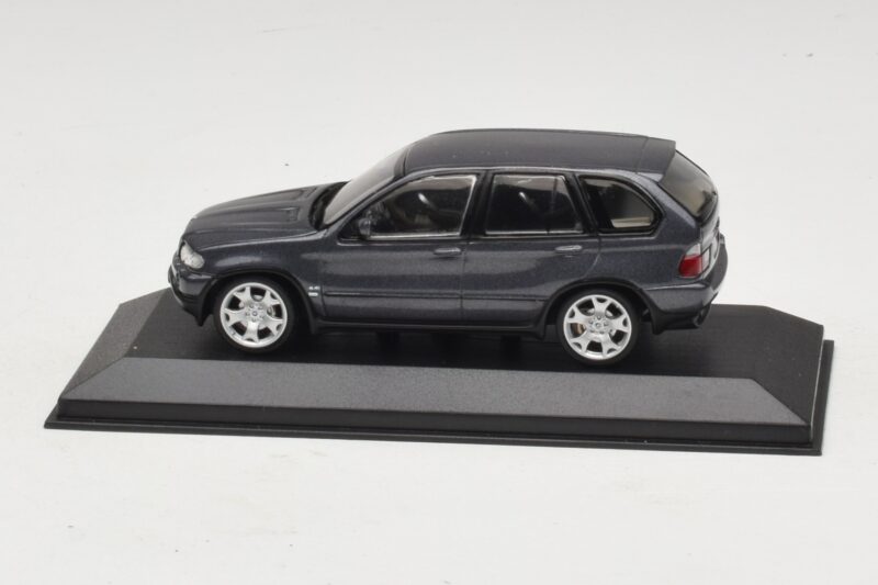 BMW X5 E53 4.4i Szary Metalik Zastępcze Pudełko Minichamps 1:43 80420393166-R1 Metal