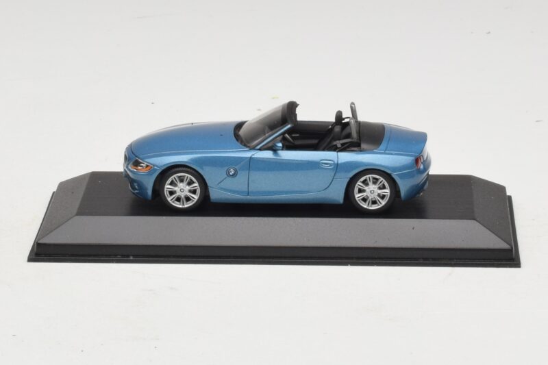 BMW Z4 E85 Jasnoniebieski Metalik Zastępcze Pudełko Minichamps 1:43 80420144054-R1 Metal
