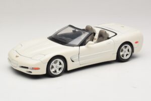 Chevrolet Corvette C5 Kabriolet Biały Bburago 1:18 3076-P1 Metal