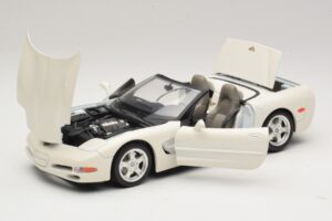 Chevrolet Corvette C5 Kabriolet Biały Bburago 1:18 3076-P1 Metal — zdjęcie 2 z 8