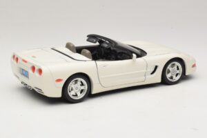 Chevrolet Corvette C5 Kabriolet Biały Bburago 1:18 3076-P1 Metal — zdjęcie 3 z 8