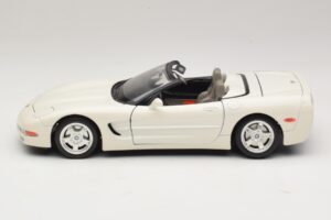 Chevrolet Corvette C5 Kabriolet Biały Bburago 1:18 3076-P1 Metal — zdjęcie 4 z 8