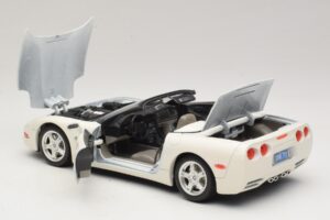 Chevrolet Corvette C5 Kabriolet Biały Bburago 1:18 3076-P1 Metal — zdjęcie 5 z 8