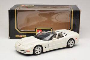 Chevrolet Corvette C5 Kabriolet Biały Bburago 1:18 3076-P1 Metal — zdjęcie 8 z 8