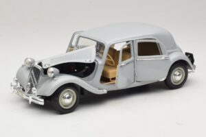 Citroen 15CV Six Szary Maisto 1:18 31837 Metal — zdjęcie 2 z 8