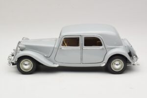 Citroen 15CV Six Szary Maisto 1:18 31837 Metal — zdjęcie 4 z 8