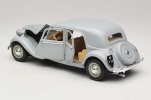 Citroen 15CV Six Szary Maisto 1:18 31837 Metal — zdjęcie 5 z 8