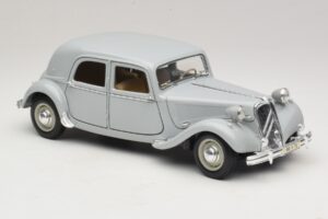 Citroen 15CV Six Szary Maisto 1:18 31837 Metal — zdjęcie 6 z 8
