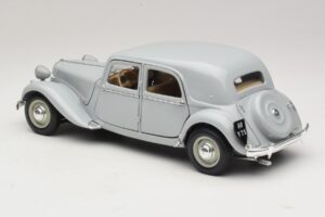 Citroen 15CV Six Szary Maisto 1:18 31837 Metal — zdjęcie 7 z 8