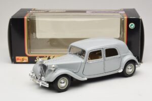 Citroen 15CV Six Szary Maisto 1:18 31837 Metal — zdjęcie 8 z 8