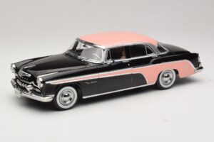 DeSoto Fireflite Sedan Czarny & Różowy KK-Scale 1:18 KKDC181542 Metal