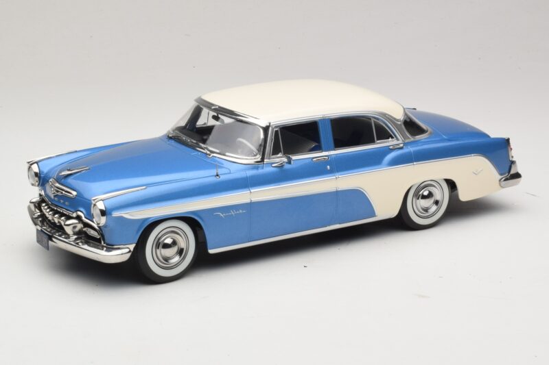DeSoto Fireflite Sedan Niebieski Metalik & Kremowy KK-Scale 1:18 KKDC181544 Metal