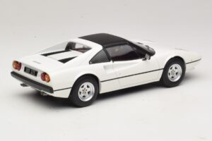 Ferrari 308 GTS Biały MCG 1:18 MCG18664 Metal — zdjęcie 2 z 6