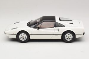 Ferrari 308 GTS Biały MCG 1:18 MCG18664 Metal — zdjęcie 3 z 6