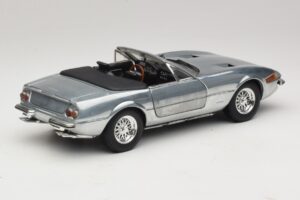 Ferrari 365 GTS Chrome Silver Hot Wheels 1:18 25738 Metal — zdjęcie 3 z 8