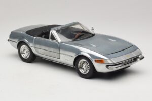 Ferrari 365 GTS Chrome Silver Hot Wheels 1:18 25738 Metal — zdjęcie 6 z 8