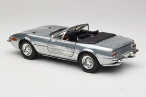 Ferrari 365 GTS Chrome Silver Hot Wheels 1:18 25738 Metal — zdjęcie 7 z 8