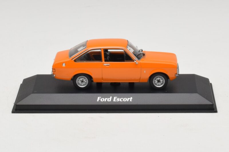 Ford Escort Mk2 Pomarańczowy Maxichamps 1:43 Ford Escort Mk2 Pomarańczowy Maxichamps 1:43 940084101 Metal