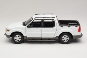 Ford Explorer Sport Trac Biały Maisto 1:18 36891 Metal — zdjęcie 4 z 8