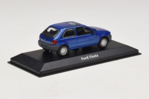 Ford Fiesta Mk4 Niebieski Metalik Maxichamps 1:43 940085061 Metal — zdjęcie 2 z 5