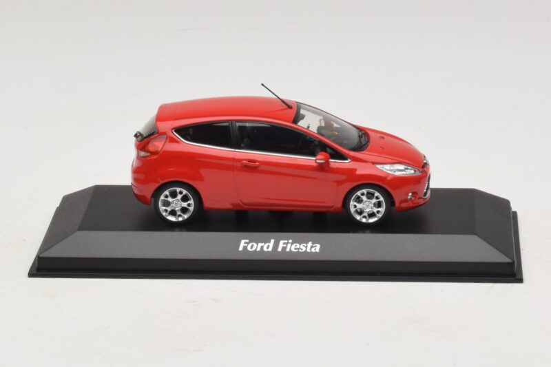 Ford Fiesta Mk7 Czerwony Maxichamps 1:43 940088000 Metal