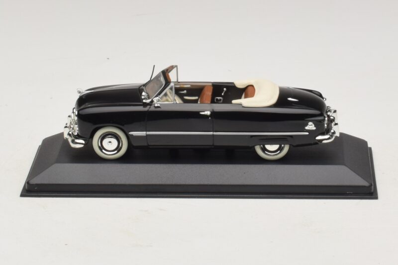 Ford FL Kabriolet Czarny Minichamps 1:43 Ford FL Kabriolet Czarny Minichamps 1:43 400082231 Metal