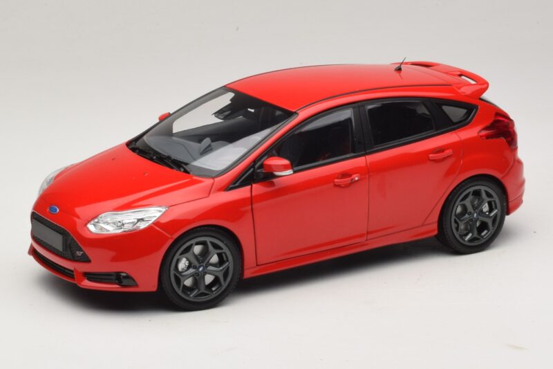 Ford Focus ST Mk2 Czerwony Minichamps 1:18 110082002 Metal