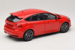 Ford Focus ST Mk2 Czerwony Minichamps 1:18 110082002 Metal — zdjęcie 3 z 8