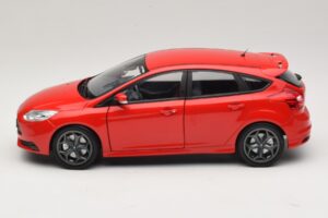Ford Focus ST Mk2 Czerwony Minichamps 1:18 110082002 Metal — zdjęcie 4 z 8