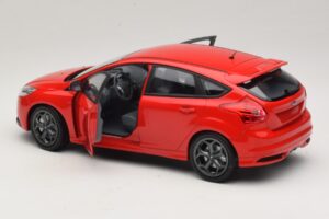 Ford Focus ST Mk2 Czerwony Minichamps 1:18 110082002 Metal — zdjęcie 5 z 8
