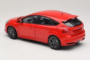 Ford Focus ST Mk2 Czerwony Minichamps 1:18 110082002 Metal — zdjęcie 7 z 8