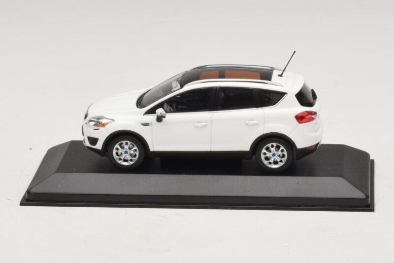 Ford Kuga Mk1 Biały Edycja Dealerska Minichamps 1:43 Ford Kuga Mk1 Biały Edycja Dealerska Minichamps 1:43 KUGA002 Metal
