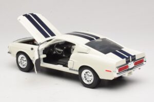 Ford Shelby GT500KR Biały Road Legends 1:18 92168 Metal — zdjęcie 5 z 8