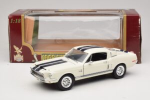 Ford Shelby GT500KR Biały Road Legends 1:18 92168 Metal — zdjęcie 8 z 8