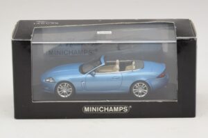 Jaguar XK X150 Kabriolet Jasnoniebieski Metalik Minichamps 1:43 400130530 Metal — zdjęcie 5 z 5