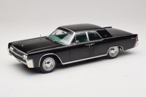 Lincoln Continental Czarny KK-Scale 1:18 KKDC181483 Metal