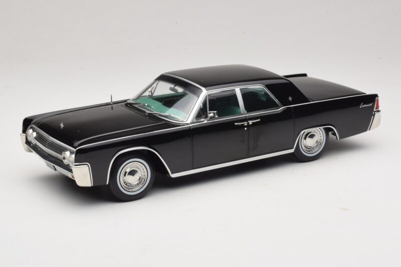 Lincoln Continental Czarny KK-Scale 1:18 KKDC181483 Metal