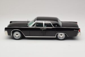 Lincoln Continental Czarny KK-Scale 1:18 KKDC181483 Metal — zdjęcie 3 z 6