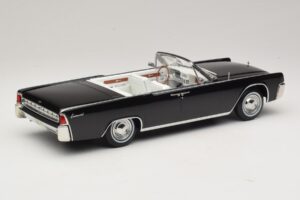 Lincoln Continental Convertible Czarny Bad Boys KK-Scale 1:18 KKDC181521 Metal — zdjęcie 3 z 7