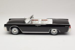 Lincoln Continental Convertible Czarny Bad Boys KK-Scale 1:18 KKDC181521 Metal — zdjęcie 4 z 7
