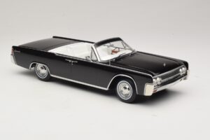 Lincoln Continental Convertible Czarny Bad Boys KK-Scale 1:18 KKDC181521 Metal — zdjęcie 5 z 7