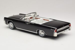 Lincoln Continental Convertible Czarny Bad Boys KK-Scale 1:18 KKDC181521 Metal — zdjęcie 6 z 7