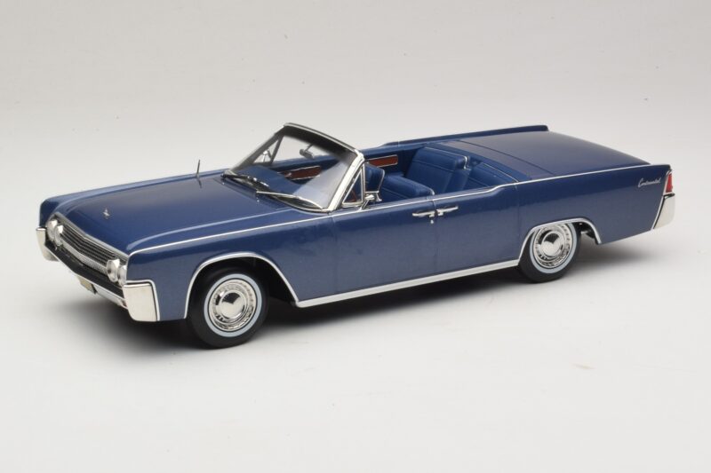 Lincoln Continental Convertible Niebieski Metalik The Lincoln Lawyer KK-Scale 1:18 KKDC181522 Metal