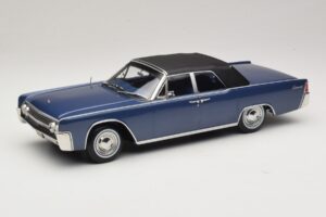 Lincoln Continental Convertible Niebieski Metalik The Lincoln Lawyer KK-Scale 1:18 KKDC181522 Metal — zdjęcie 2 z 7