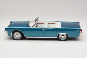 Lincoln Continental Convertible Turkusowy Metalik KK-Scale 1:18 KKDC181524 Metal — zdjęcie 4 z 7
